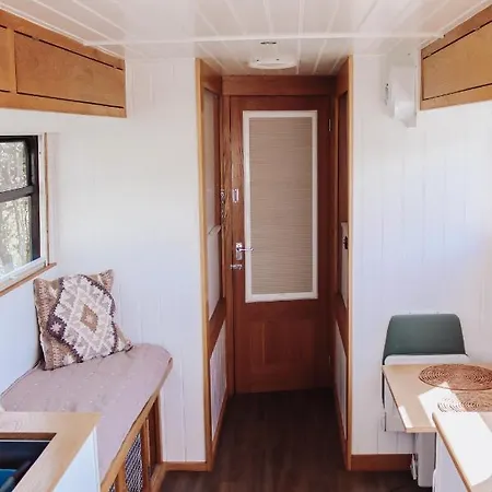 Relaxing Retreat For 2 On Beautiful Converted Bus Levaré