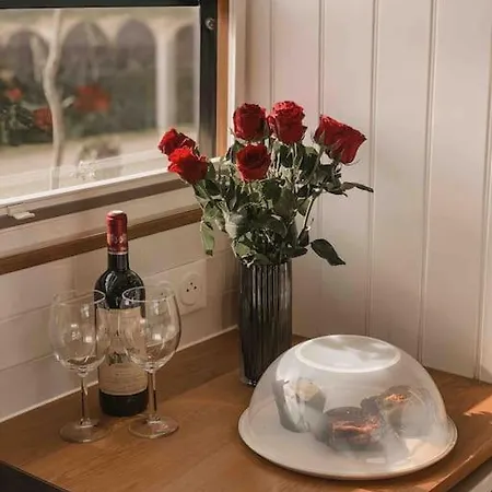 Relaxing Retreat For 2 On Beautiful Converted Bus Campingplatz *