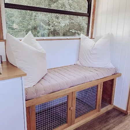Relaxing Retreat For 2 On Beautiful Converted Bus *