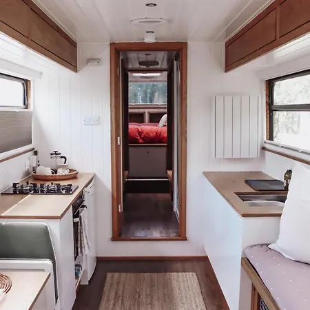 Relaxing Retreat For 2 On Beautiful Converted Bus * Levaré