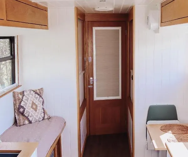 Relaxing Retreat For 2 On Beautiful Converted Bus Levaré