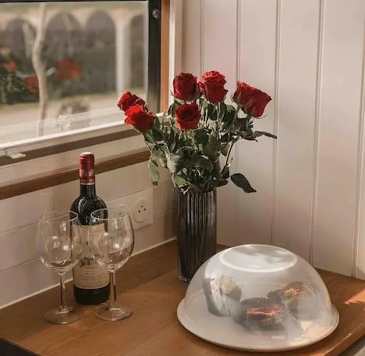 Relaxing Retreat For 2 On Beautiful Converted Bus Campeggio *