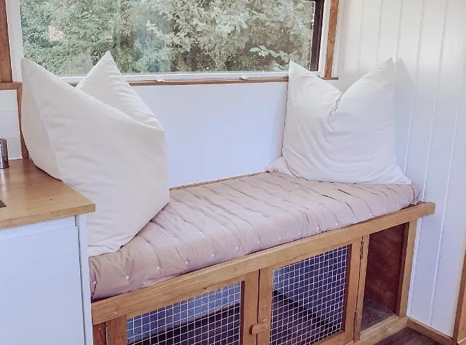 Relaxing Retreat For 2 On Beautiful Converted Bus *