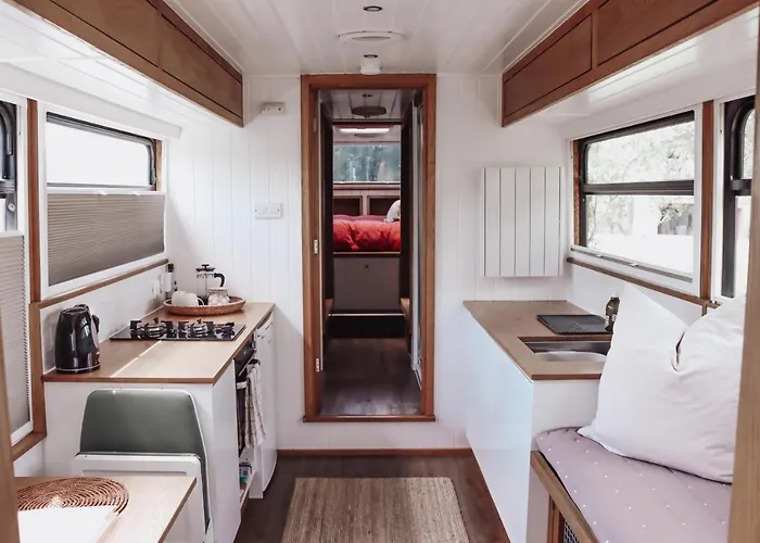 Relaxing Retreat For 2 On Beautiful Converted Bus * Levaré